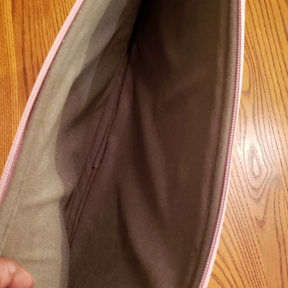 Belkin pink quilted laptop bag with strap - Picture 2 of 7